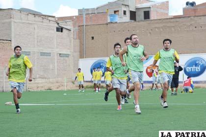 Alex da Rosa entre los jugadores royalistas