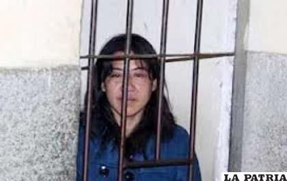 Keiko Chisaka, exesposa del funcionario, fue agredida y detenida en la Felcc