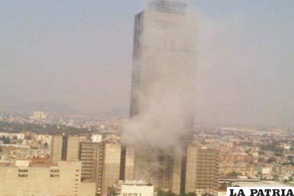 Una imagen que registró el momento de la explosión en la empresa mexicana Pemex