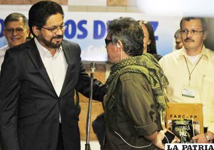 Las FARC durante uno de los diálogos con el Gobierno de Colombia