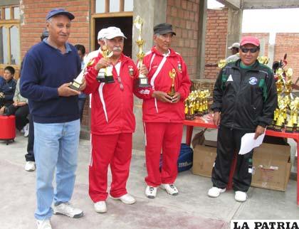 Deportivo Quime, campeón en Guardia de Honor