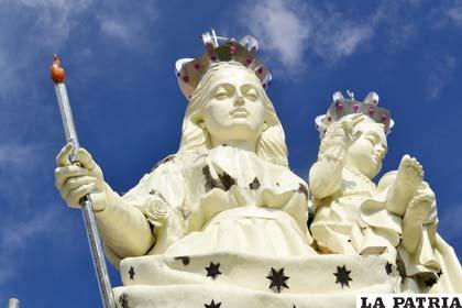 El monumento escultórico a la Virgen del Socavón enorgullece a los bolivianos