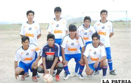 Jugadores del equipo de Deportivo Flores