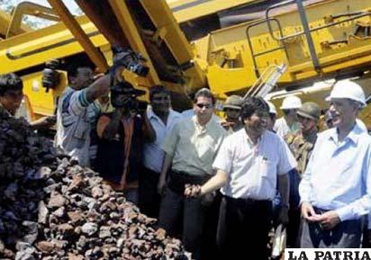 El Presidente Evo Morales y el Vicepresidente Alvaro García Linera, pusieron en marcha la explotación de hierro en el Mutún
