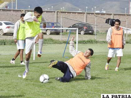 Durante el entrenamiento de los jugadores de San José