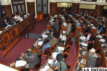 Diputados piden acción contra actitud xenófoba de marinos chilenos