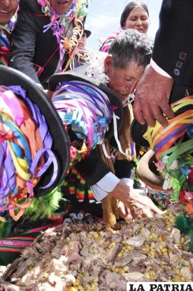 Tradicional Ajtapi, ofrecido por comunarios de Chuquichambi