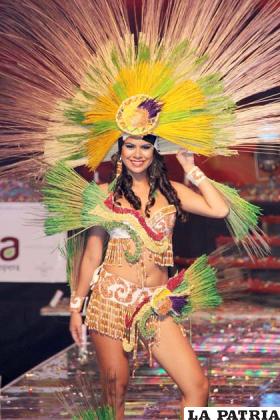Alba Landivar - Traje inspirado en la danza “Tobas”
