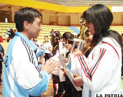 Los medallistas en los juegos son distinguidos por el Sedede