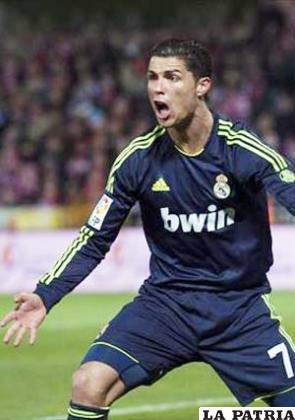 Ronaldo anotó tres goles