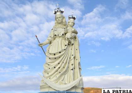 Monumento a la Virgen del Socavón