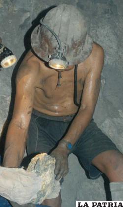 Los mineros realizan una labor dura y valiosa