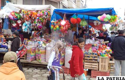 Lunes y martes de Carnaval en Oruro se celebra la tradicional ch’alla