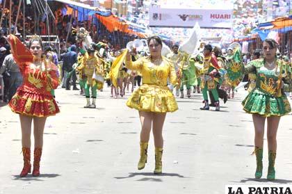 El rojo, amarillo y verde estuvo presente en la Diablada Oruro
