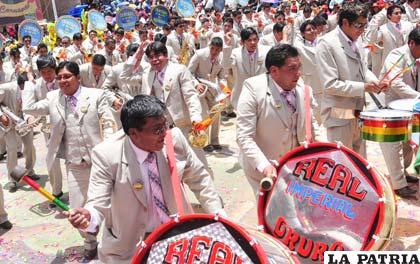 Gran presentaciï¿½n de las bandas en el Carnaval de Oruro