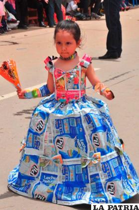 Briza Castañares luce un vestido de material reciclado