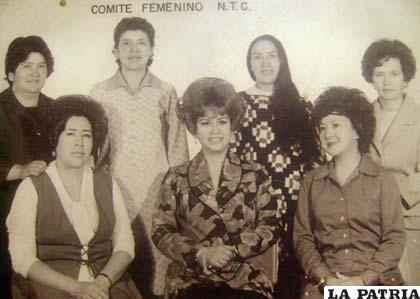 Comité femenino del National Tennis Club en 1970