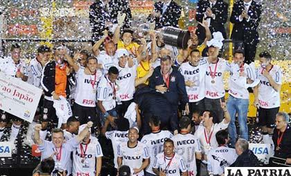 El equipo de Corinthians, campeón de la Libertadores y del mundial de clubes