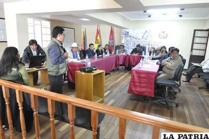 Director regional del INRA rindió informe en la sesión de la Brigada Parlamentaria
