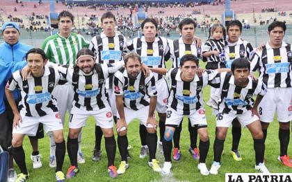 Jugadores del primer equipo de Oruro Royal