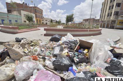 Según el Ministerio de Medio Ambiente y Agua, en Oruro se genera aproximadamente 120 toneladas de basura al día