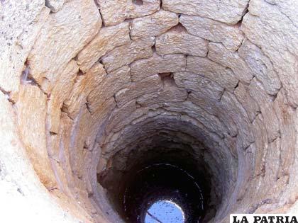 Imagen del agua de un pozo