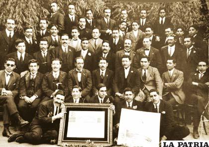 La Sociedad Cooperativa Oruro reconoció la labor de Juan Mendoza