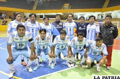 Jugadores del equipo de Maestranza de Potosí