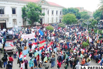 Las protestas del MAS en la plaza 15 de Abril de Tarija