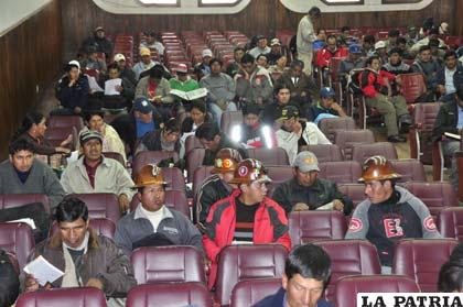 Mineros anuncian con movilizaciones si Gobierno no atiende sus demandas