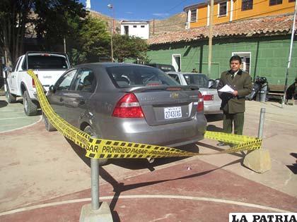 El vehículo secuestrado que se presume fue utilizado para trasladar el cuerpo de la víctima en La Rivera