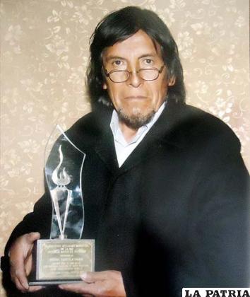 Erasmo Zarzuela fue reconocido por el Municipio paceño