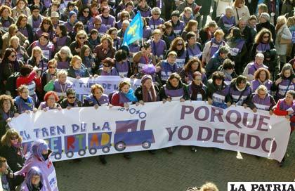 Mujeres salen a las calles en España