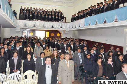 Acto de la inauguración del Año Escolar en su mayoría estudiantes del Bolívar
