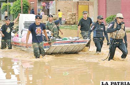 Las lluvias se cobran víctimas y afectan a miles de familias