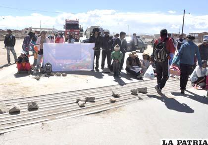 Bloqueo de vecinos por falta de atención en inundaciones