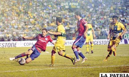 El partido de ida jugado en Santa Cruz, favoreció a Oriente Petrolero 1-0