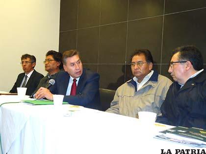 Encuentro entre empresarios y ministro de Obras Públicas, Vladimir Sánchez