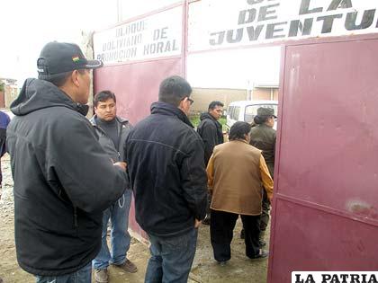 Autoridades en el garaje donde se encontró la vagoneta