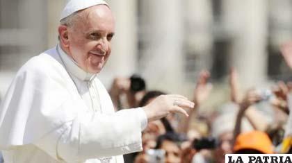 Papa Francisco recibirá a varias parejas enamoradas