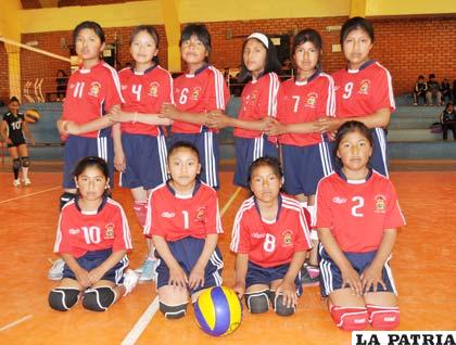 El equipo de Poopó que participa en esta competencia