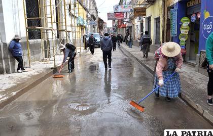 Limpiaron algunas calles para evitar colapso de sumideros