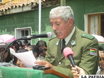 El comandante de Policía, coronel Eddy Espinoza saludó a los orureños en su día