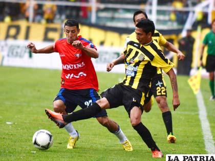 Jair Torrico podría ser parte del equipo que enfrente al Atletico Paranaense
