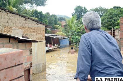 Vicepresidente García llegó al lugar donde los damnificados intentan salvar sus pertenencias