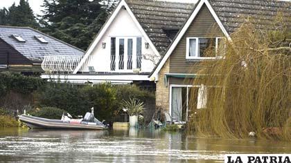 Temporal en Inglaterra ocasiona inundaciones en el Reino Unido