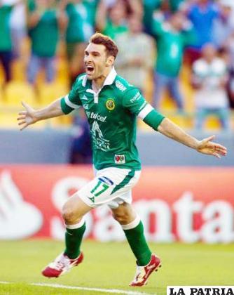 Mauro Boselli anotó el primero de penal