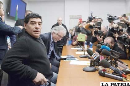 Diego Armando Maradona en su encuentro con la prensa deportiva