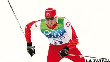 El esquiador suizo Dario Cologna logró oro en 15 kilómetros estilo clásico