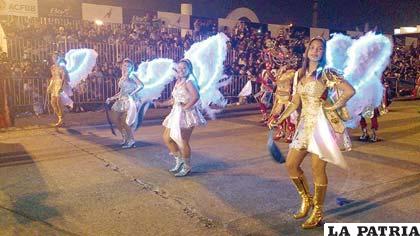 Las “angelitas” durante su participación nocturna